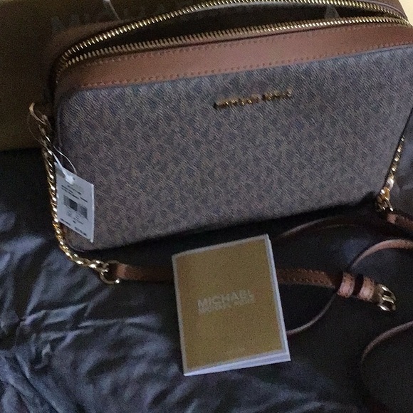 Michael Kors Jet Set Crossbody Bag - Picture 4 of 4